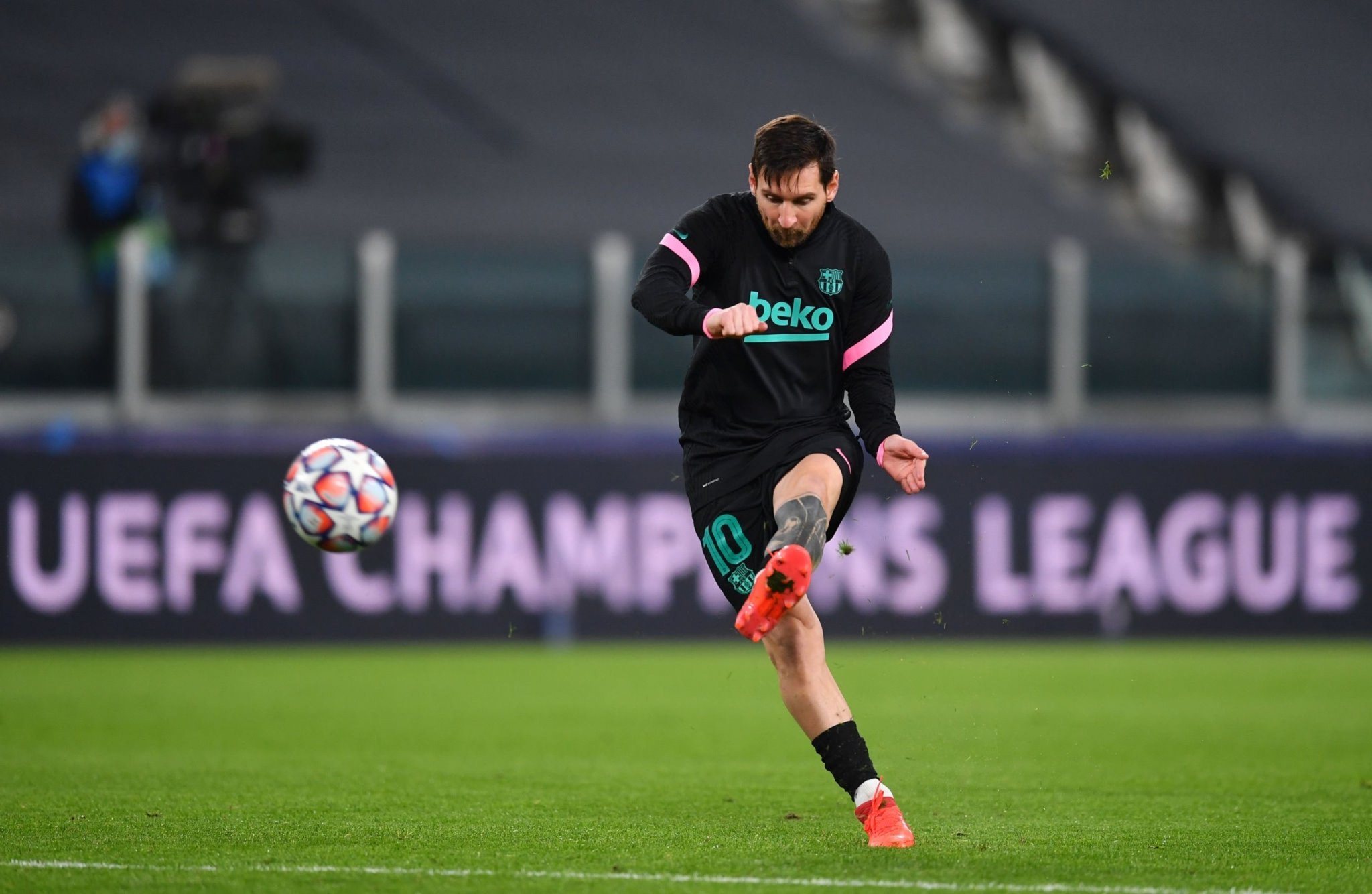 在攻防两端 在攻防两端