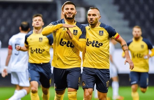 亚历山大凭 亚历山大凭