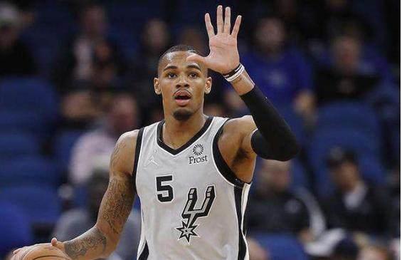 的国足更依 的国足更依